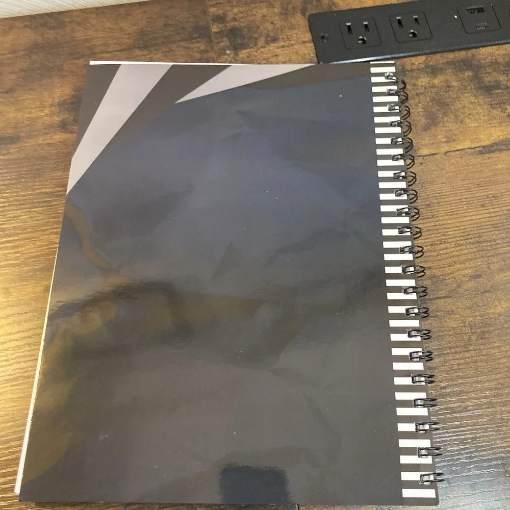 Bill Tracker Notebook: Monthly Bill Payment Checklist - 8.5